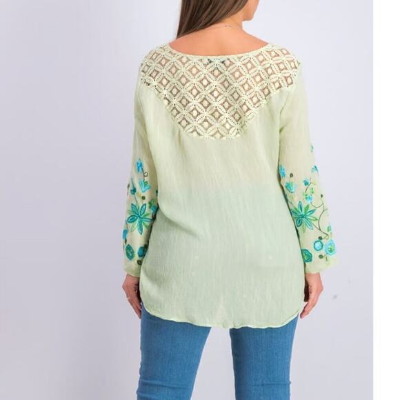 Figueroa & Flower Embroidered Blouse V-Neck, Bell Sleeve Green/Blue size Medium - Picture 12 of 14
